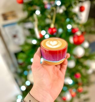 🎁 Už víte, čím udělat radost svým blízkým pod stromečkem? Pokud ne, máme pro vás skvělý tip! ✨ Zastavte se u nás – najdete...