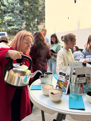 ☕️ Chtěli byste ochutnat všechny naše kávy? Žádný problém! 😍 Stačí dorazit na cupping, který u nás pravidelně pořádáme. 👃💬...