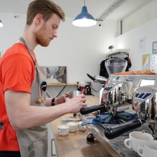 ☕️ V Brně máme vlastní školicí kávové centrum! Pořádáme zde kurzy pro širokou veřejnost i pro profesionály, kteří chtějí...