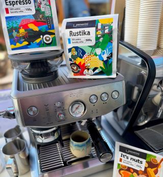 Sníte o kávě jako z kavárny, ale doma v pyžamu? 🏡☕️ Tak to potřebujete Sage! Jednoduchý na obsluhu, krásný na pohled a s...