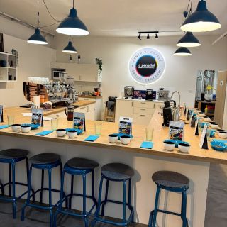 ☕️ Kávové školicí centrum v Brně! Chceš se naučit připravovat kávu jako profík? Nebo prostě jen lépe rozumět tomu, co...