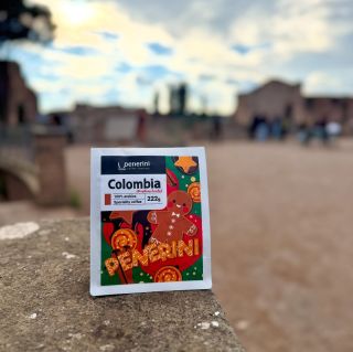 🎄✨ Vánoce, ale po našem Kolumbie od Sebastiána Ramíreze se skořicí je takovej ten šálek, co tě obejme Vůně perníčků, dotek...