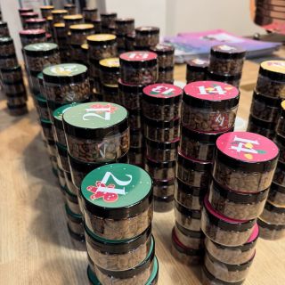 🎄☕️ Nevíte, co na vánoční chvilky? Máme pro vás perfektní tip — náš adventní kávový kalendář! Najdete v něm 24 druhů...