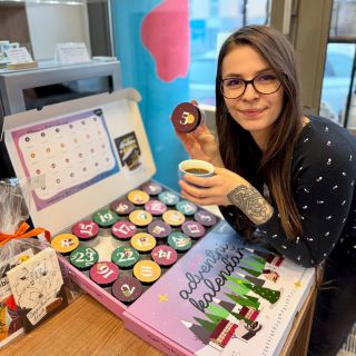 🎄☕ Dneska otevíráme už 5. políčko našeho adventního kávového kalendáře! A my si tu ranní kávovou radost nemůžeme...