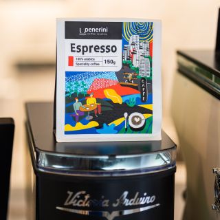 🎄✨ Předvánoční pohoda u nás! ✨🎄 22.–23. 12. máme otevřeno od 8:30 do 17:00 ☕ Zastavte se k nám: 🎁 pro dárek pod stromeček...